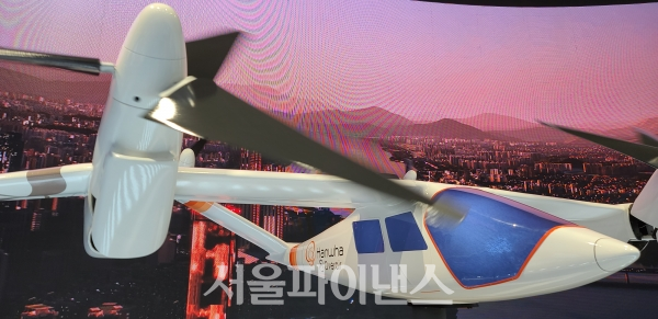 한화시스템이 개발중인 도심항교통(UAM) 기체인 '버터플라이' 모형 (사진=박시형 기자)