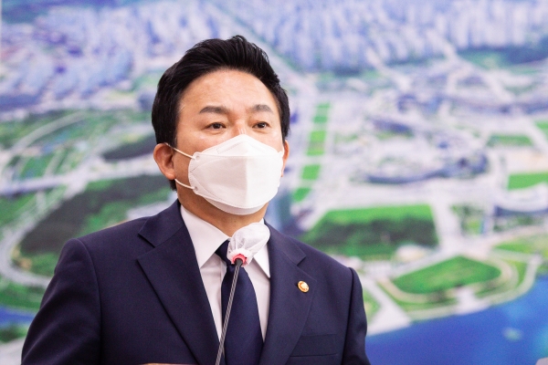 원희룡 국토교통부 장관이 지난 17일 국회에서 열린 국토교통위원회 전체회의에서 인사말을 하고 있다. (사진=연합뉴스)