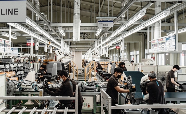 대유에이텍, 경형SUV '캐스퍼' 차량 전용 시트 조립 라인 (사진=대유에이텍)