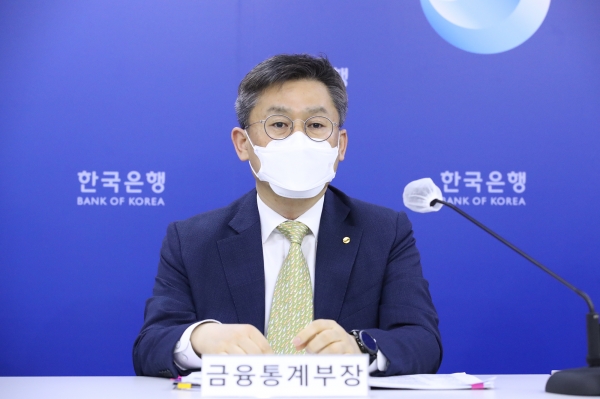 김영환 한국은행 금융통계부장이 10일 오전 서울 중구 한국은행에서 2022년 4월 국제수지(잠정)의 주요 특징을 설명하고 있다. (사진= 한국은행)