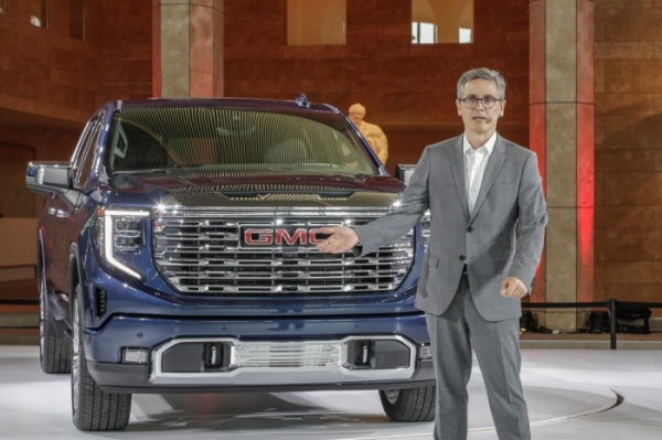 GM 브랜드 데이에서 한국지엠 경영정상화의 청사진을 제시하는 로베르토 렘펠 한국지엠 사장. GM 브랜드 데이에서 GMC 브랜드를 소개하는 카를로스 미네르트 한국지엠 영업·서비스·마케팅 부문 부사장. GM 브랜드 데이에서 쉐보레 브랜드를 소개하는 노정화 한국지엠 마케팅본부 상무. GM 브랜드 데이에서 한국지엠 경영정상화의 청사진을 제시하는 로베르토 렘펠 한국지엠 사장. (사진= 한국지엠)