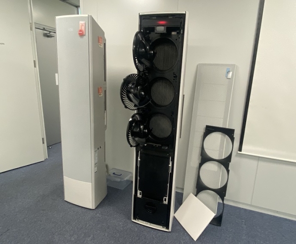 가정에서도 손쉽게 에어컨의 패널을 분리·청소할 수 있는 무풍에어컨 이지 오픈 패널이 28일 서울 중구 태평로빌딩에서 열린 기자간담회에서 소개됐다. (사진=오세정 기자)