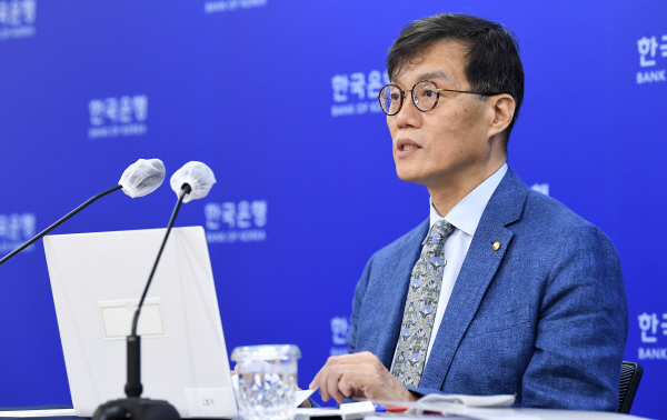 이창용 한국은행 총재가 21일 오전 서울 중구 한국은행에서 물가 안정 목표 운영상황 등에 대해 설명하고 있다. (사진=연합뉴스)