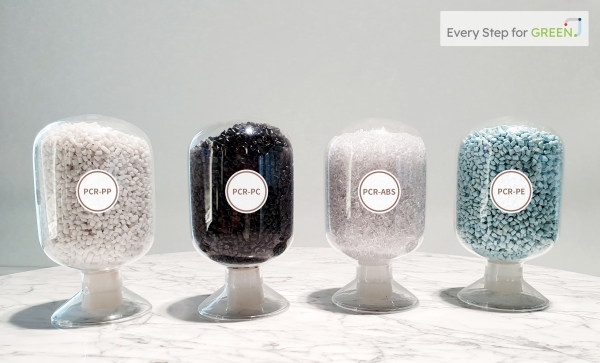 롯데케미칼이 개발한 재생플라스틱 소재. (왼쪽부터) PCR-PP, PCR-PC, PCR-ABS, PCR-PE (사진=롯데케미칼)