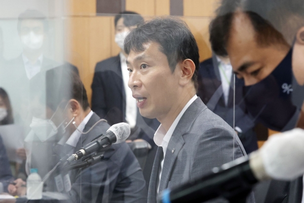 이복현 금융감독원장이 8일 오전 서울 마포구 저축은행중앙회에서 14개 저축은행 최고경영진(CEO)들과 간담회에서 모두발언을 하고 있다. (사진= 연합뉴스)
