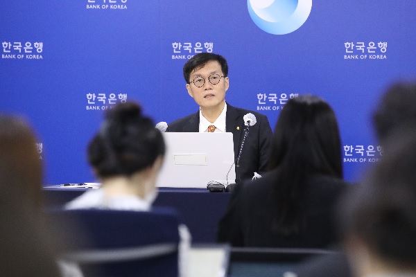 이창용 한국은행 총재가 13일 금융통화위원회가 끝난 뒤 열린 기자간담회에서 질문에 답하고 있다. (사진=한국은행)