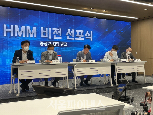 김경배 HMM 대표이사 사장(가운데)과 경영진들이 질의응답을 하고 있는 모습. (사진=주진희 기자)