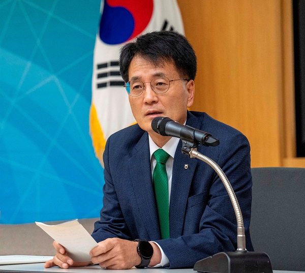 손병환 농협금융지주 회장이 회의를 주재하고 있다.