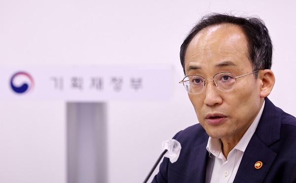 추경호 경제부총리 겸 기획재정부 장관이 지난 25일 오후 정부세종청사 기획재정부 브리핑실에서 열린 기자간담회에서 발언하고 있다. (사진=연합뉴스)