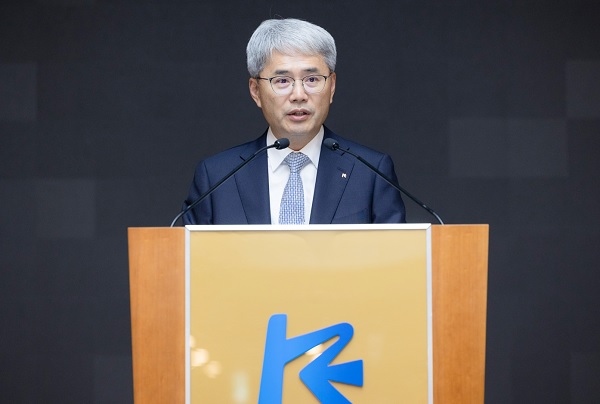 윤희성 신임 수출입은행장이 27일 오전 서울 여의도 수은 본점에서 열린 취임식에서 취임사를 하고 있다. (사진=수출입은행)