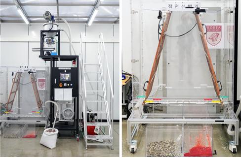 포스코가 과거 지원한 기술로 만들어진 A사 개발 정전선별기(사진 왼쪽)와 선별기로 분리된 재활용 소재. (사진=포스코)