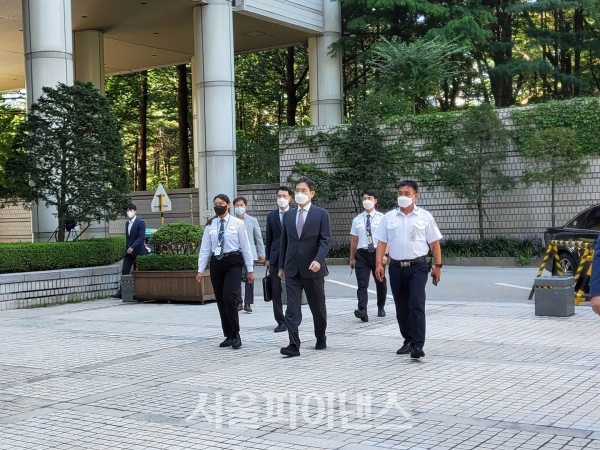 이재용 삼성전자 부회장이 삼성물산·제일모직 부당합병 및 회계부정 의혹과 관련한 재판에 출석하고 있는 모습. (사진=이서영 기자)