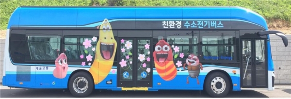 창원에서 운영중인 수소버스 (사진=산업통상자원부)