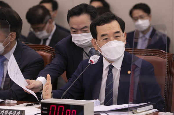 이창양 산업통상자원부 장관이 4일 오전 서울 여의도 국회에서 열린 산업통상자원중소벤처기업위원회 국정감사에서 의원들의 질의에 답변하고 있다. (사진=연합뉴스)