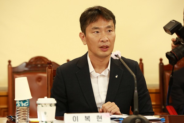 5일 '금융감독원 업무혁신 로드맵' 금융업계 간담회에서 발언하고 있는 이복현 금감원장. (사진=금융감독원)