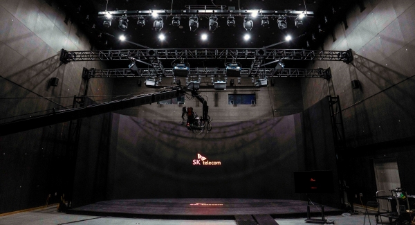 SKT가 엑스온스튜디오, 미디어엘, 두리번 등 버추얼 프로덕션 업체와 팀스튜디오 컨소시엄을 구성했다. (사진=SKT)