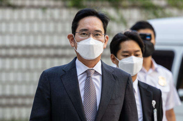 이재용 삼성전자 부회장과 손정의 소프트뱅크 회장이 삼성전자 서초사옥에서 4일 면담했다. 사진은 이재용 부회장이 지난달 법정에 출석하는 모습. (사진=연합뉴스)