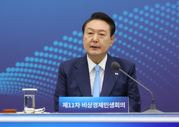윤석열 대통령이 27일 오후 서울 용산 대통령실 청사에서 열린 제11차 비상경제민생회의에서 발언을 하고 있다.(사진 = 연합뉴스)
