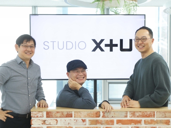 사진은 왼쪽부터 이덕재 CCO, 신정수 콘텐츠제작센터장, 이상진 콘텐츠IP사업담당이 새로운 조직인 STUDIO X+U를 소개하는 모습. (사진=LG유플러스)