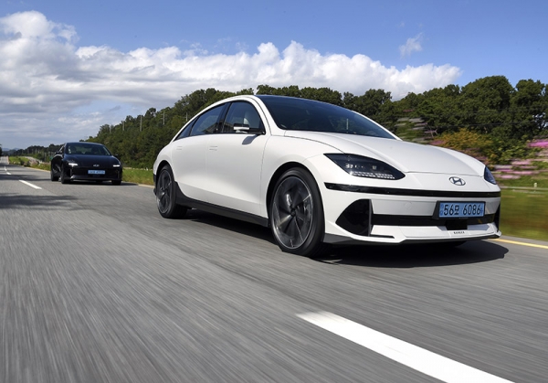 현대차 전기차 브랜드 아이오닉 두번째 모델 세단 아이오닉6 주행 모습. (사진=현대자동차)