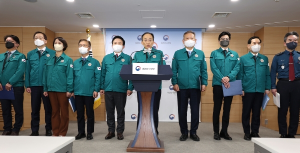 추경호 경제부총리 겸 기획재정부 장관이 8일 정부서울청사 브리핑실에서 '화물연대 집단운송거부' 관련 관계부처 합동 브리핑을 하고 있다. (사진=연합뉴스)