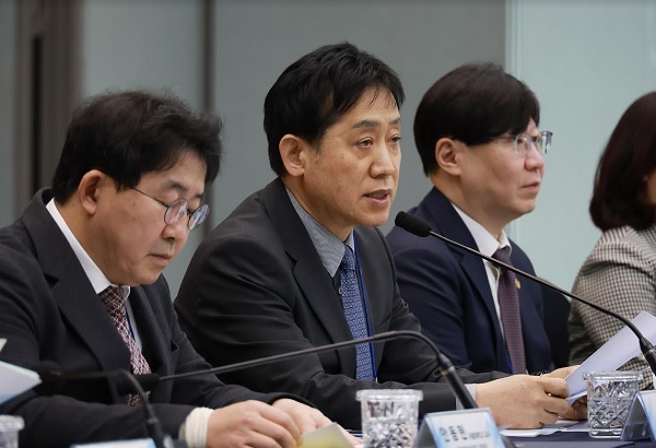 김주현 금융위원장(가운데)이 14일 서울 중구 예금보험공사에서 열린 '2023년 금융발전심의위원회' 제1차 전체회의에서 발언하고 있다. (사진=금융위원회)