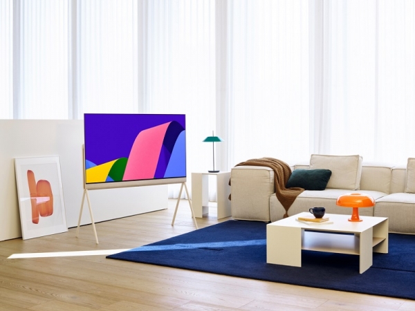 LG전자가 올레드의 압도적 화질과 공간 디자인을 결합한 라이프스타일 TV 신제품 LG 올레드 오브제컬렉션 포제(Posé)를 27일 국내 출시한다. LG 올레드 오브제컬렉션 포제(Posé)가 인테리어와 조화를 이루며 배치돼 있는 연출 이미지. (사진=LG전자)