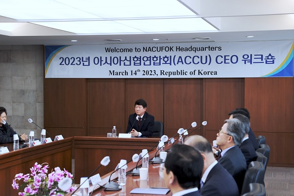 2023 아시아신협 CEO 워크숍에서 김윤식 신협중앙회장(가운데)이 환영사를 하고 있다. (사진=신협)