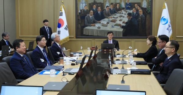 이창용 한국은행 총재가 25일 오전 서울 중구 한국은행에서 열린 금융통화위원회 본회의에서 회의를 주재하고 있다. (사진=한국은행)