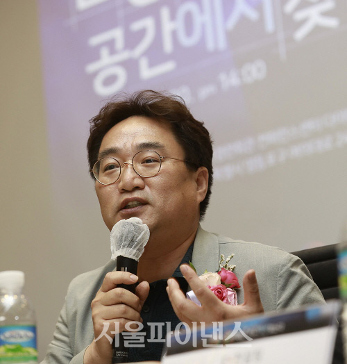 김현성 위더십연구소 대표이사&nbsp;30일 서울 영등포구 여의도동 전경련회관 컨퍼런스센터 다이아몬드홀에서 열린 금융과 산업 혁신, 공간을 찾는다 포럼에서 발표하고 있다. (사진=권진욱 기자)