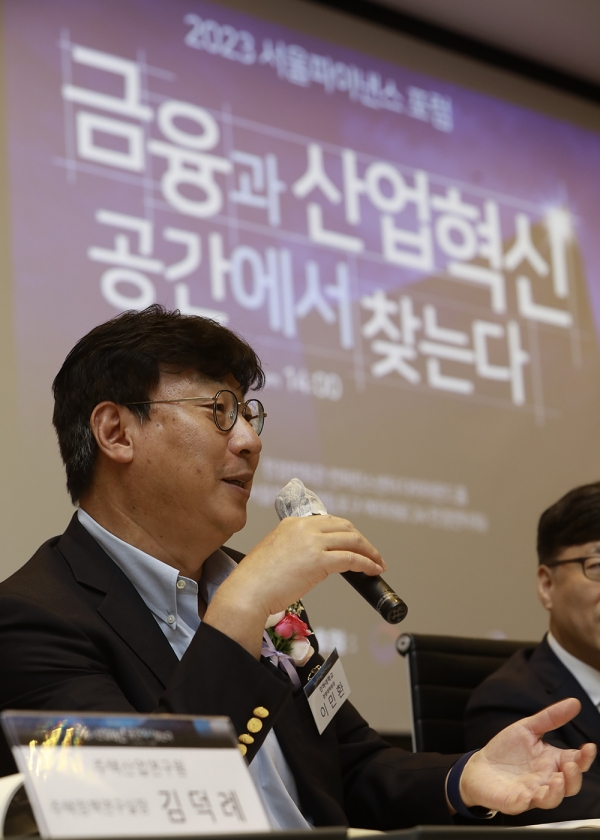 이민환 인하대학교 교수가 30일 서울 여의도 전경련회관 컨퍼런스센터 3층 다이아몬드홀에서 열린 '2023 서울파이낸스 포럼'에서 발언하고 있다. (사진=권진욱 기자)