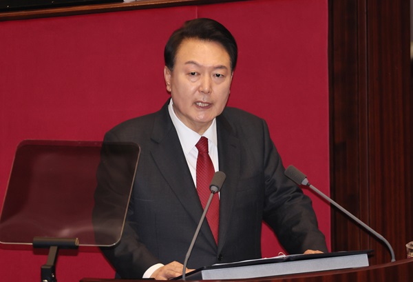 윤석열 대통령이 31일 국회 본회의장에서 내년도 정부 예산안에 대한 시정연설을 하고 있다. (사진=연합뉴스)