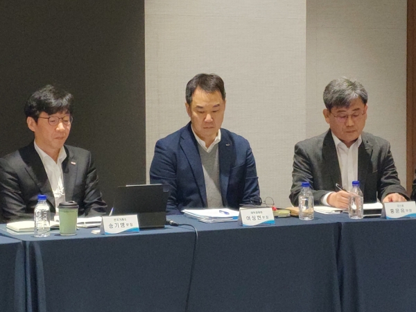 송기명 한국거래소 주식시장부장(왼쪽부터), 여상현 한국예탁결제원 증권대차부장, 홍문유 코스콤 금융투자상품부장이 27일 '불법 공매도 방지를 위한 전산화 토론회'에 참석했다.&nbsp;(사진=박조아 기자)