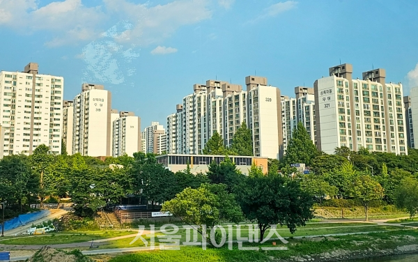1기 신도시 분당에 있는 상록우성 아파트 단지. 인근 상록라이프 아파트와 통합 재건축을 추진하다 주민 간 갈등이 격화되며 취소됐다. (사진=박소다 기자)