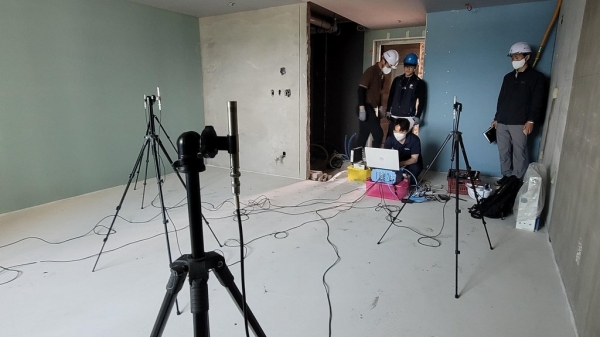 지난 2월3일 국토안전관리원이 국토교통부 장관으로부터 '바닥충격음(층간소음) 성능 검사기관'으로 지정됐다. 사진은 바닥충격음 성능검사 모습.  (사진=국토안전관리원)