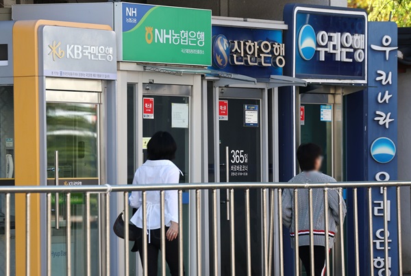 5대銀, 10월 <b>가계대출</b> 증가폭 '뚝'···연말까지 관리 '고삐'