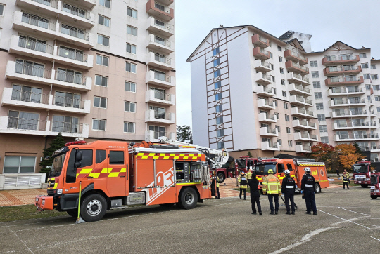 오투리조트가 이용객의 안전을 책임지기 위해 지난 5일 태백소방서와 함께 합동 소방훈련 및 안전교육을 실시했다. (사진=부영그룹)
