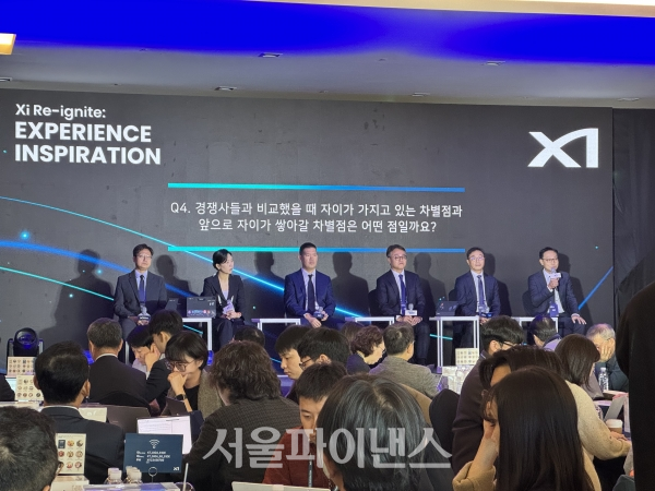 18일 진행된 '자이 리이그나이트(Xi Re-ignite)' 행사에서 허윤홍 GS건설 대표(왼쪽에서 세번째)를 비롯한 회사 관계자들이 패널토크에서 발언하고 있다. (사진=오세정 기자)