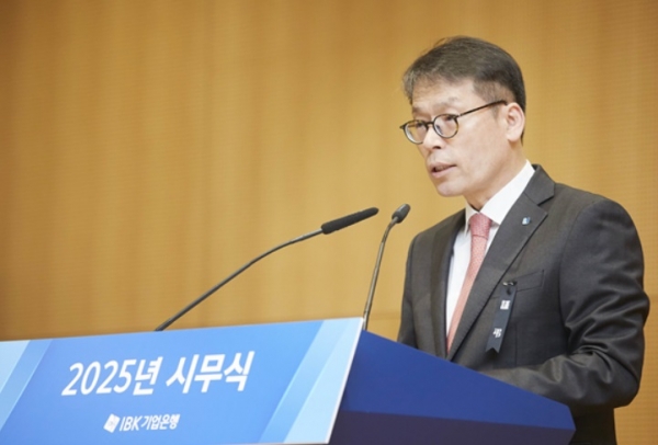 김성태 IBK기업은행장이 2일 서울 중구 을지로 기업은행 본점에서 열린 2025년 시무식에서 신년사를 발표하고 있다. (사진=IBK기업은행)
