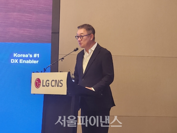 현신균 LG CNS 사장은 9일 서울 여의도 콘래드 호텔에서 기업상장(IPO)을 위한 기자간담회를 열고 발언하고 있다.(사진=박조아 기자)<br>