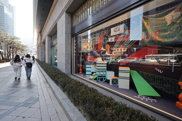 2일 서울의 한 백화점 앞. (사진=연합)