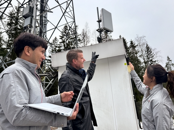 KT가 노키아와 6G 후보 주파수 대역 중 하나인 7㎓ 대역에서 초고집적 안테나를(Extreme massive MIMO) 활용한 기지국 기술을 검증했다.(사진=KT 제공)