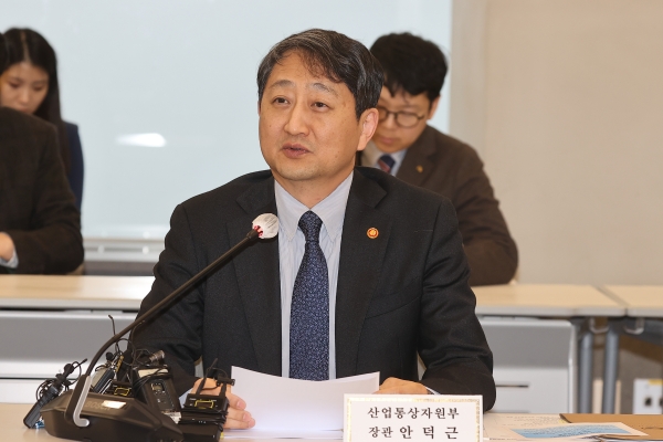 안덕근 산업통상자원부 장관이 12일 서울 강남구 삼성동 무역협회에서 열린 제5차 산업투자전략회의에서 인사말을 하고 있다. 2025.2.12