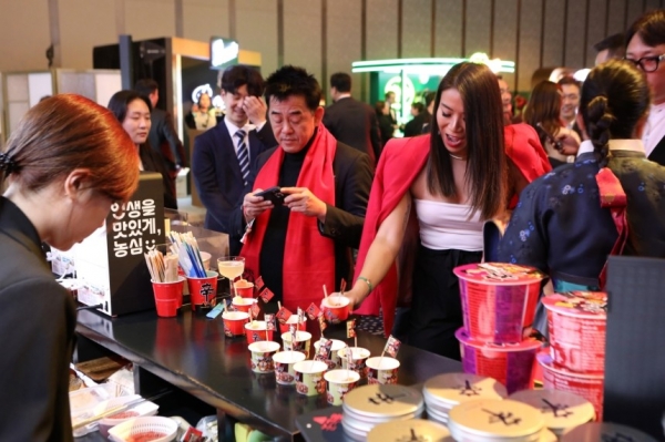 농심 2024년 아시아 50 베스트 레스토랑 신라면 시식행사 현장 이미지. (사진=농심)