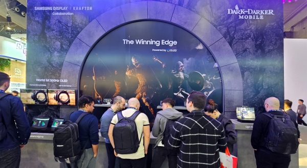 MWC 행사장 내 삼성디스플레이 부스에 모인 관람객들 모습. (사진=삼성디스플레이)