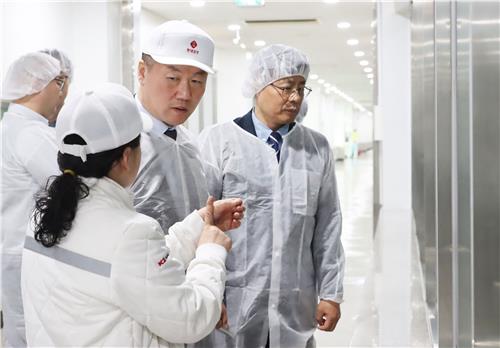 롯데칠성 안성공장 찾은 박범수 농식품부 차관. (사진=농림축산식품부)