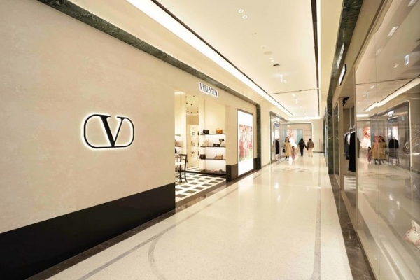 리뉴얼한 2층 명품관 전경. (사진=신세계백화점)