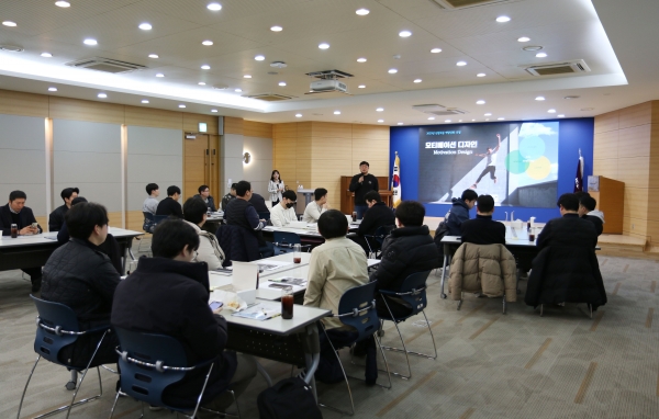 유진기업 신임직급 직원들이 유진인재개발원에서 열린 신임직급 역량 강화 교육에 참여하고 있다. (사진=유진그룹)