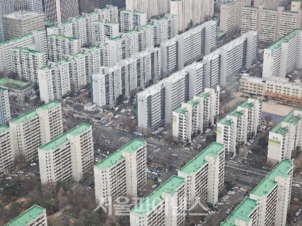 재건축 사업이 활발히 진행되고 있는 여의도 시내의 아파트 전경. (사진=박소다 기자)