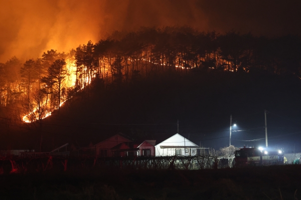 산불이 확산되고 있는 울산 울주군 온양읍 운화리 모습. (사진=연합뉴스)